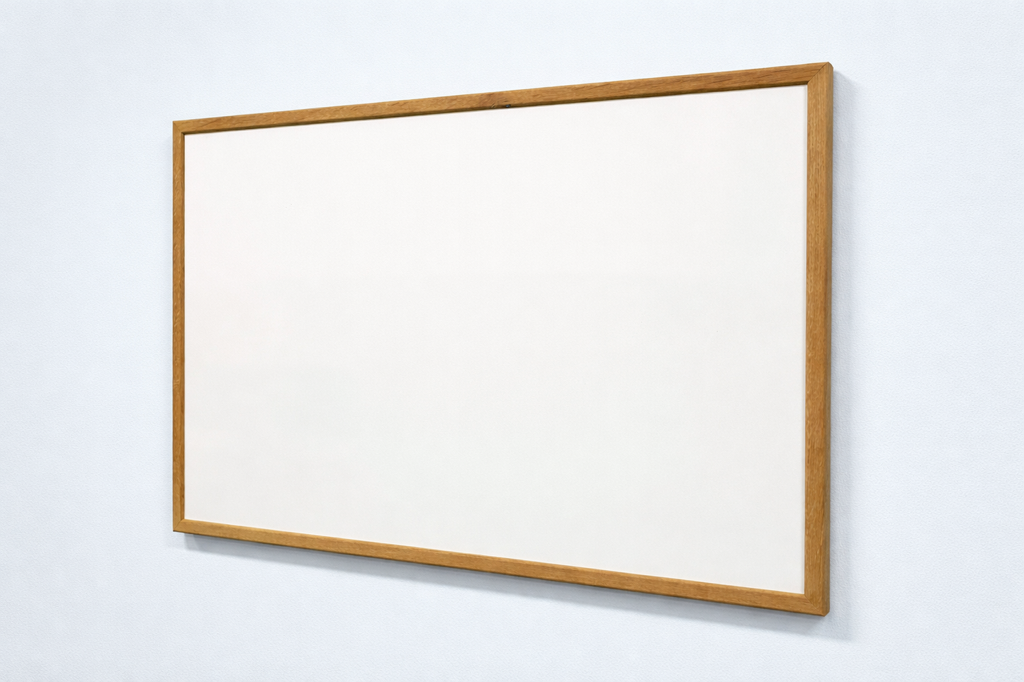 Whiteboard med egetræs ramme