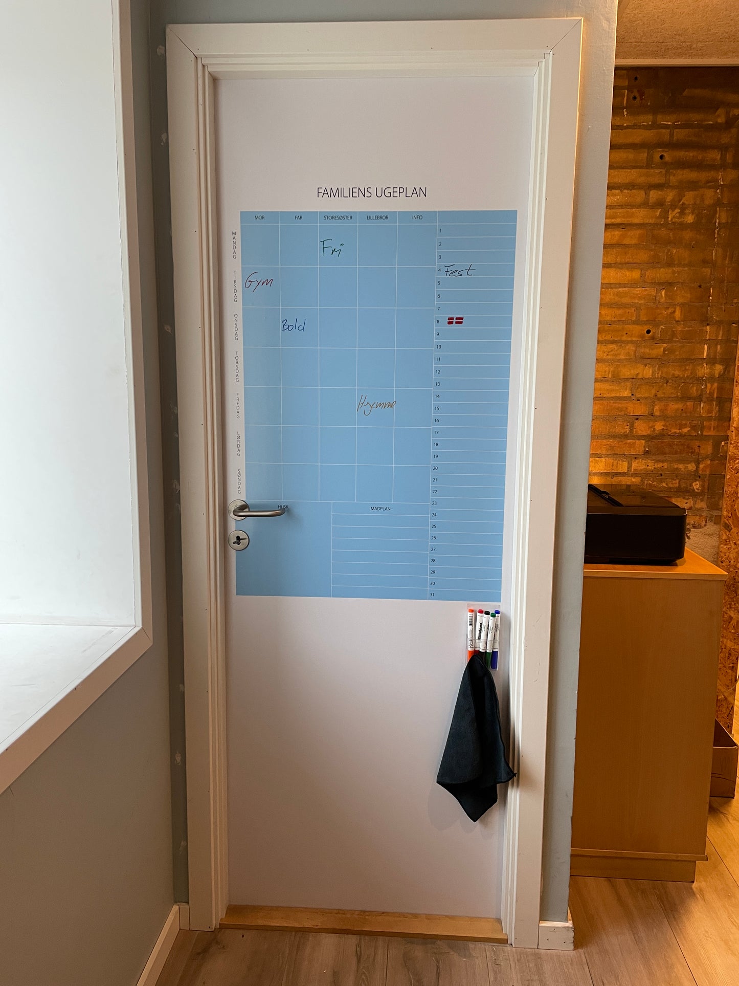 Sivv familieplan whiteboard på dør